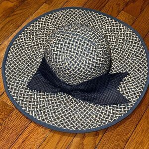 Jessica Simpson sun hat